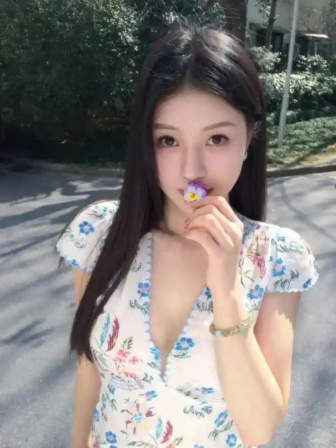 久久精品精品亚洲国产免费视频在线：色老板的观影建议